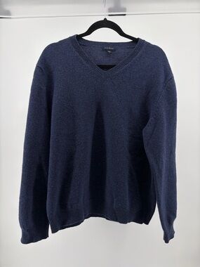 Club Room 100% Lambs Wool Sweater Men’s Size Large Navy V Neck, Dry Clean